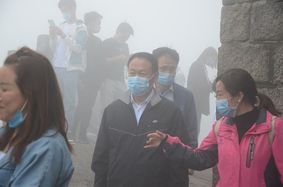 葉露中赴金寨縣檢查景區(qū)疫情防控及旅游安全工作時強調:常態(tài)化精準化做好疫情防控工作 積極穩(wěn)妥推進旅游市場復產復蘇